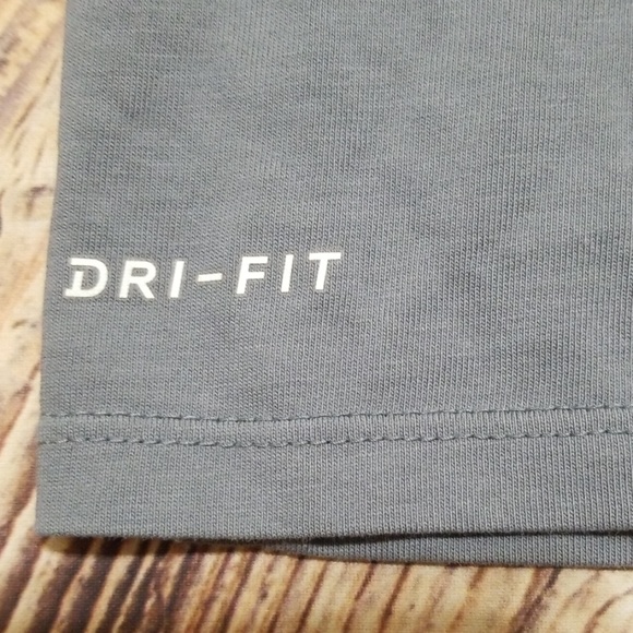 Nike dri fit tee boys size large - Picture 2 of 4